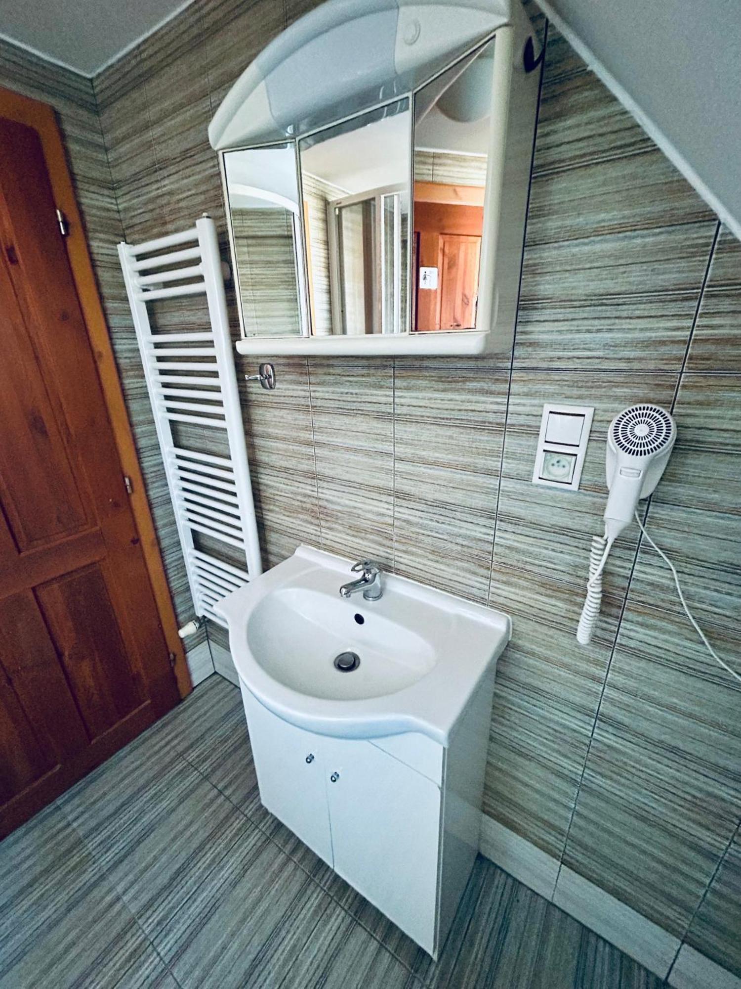 Dvur Stran & Wellness Hotel Karlovy Vary Exterior foto