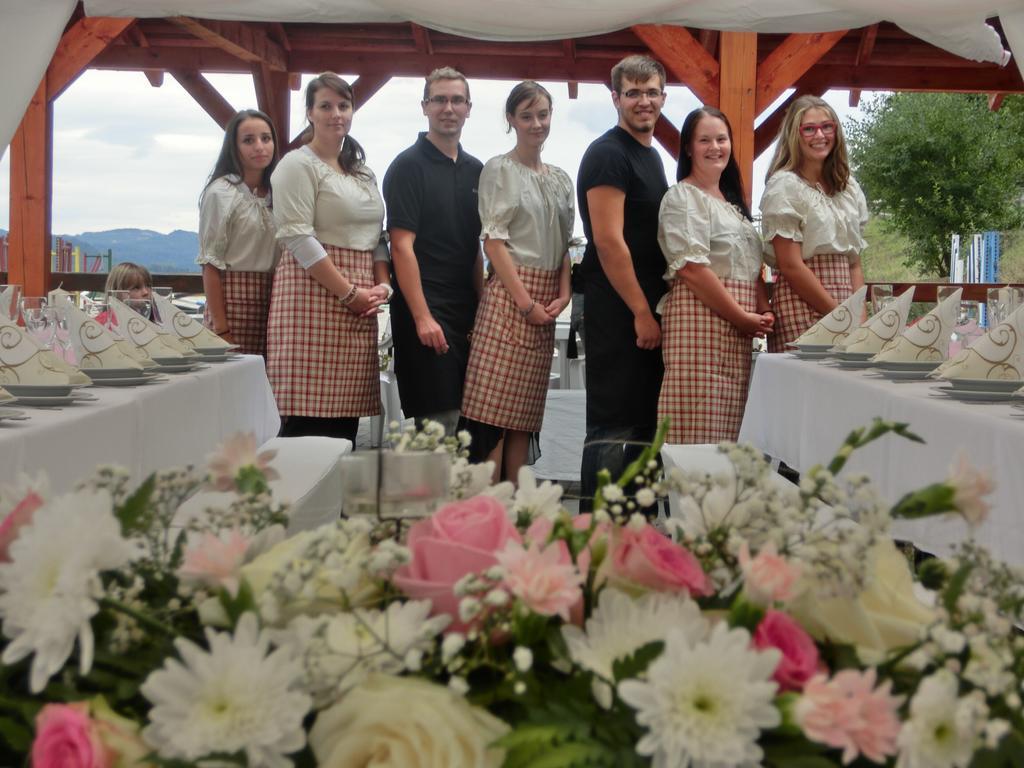 Dvur Stran & Wellness Hotel Karlovy Vary Exterior foto